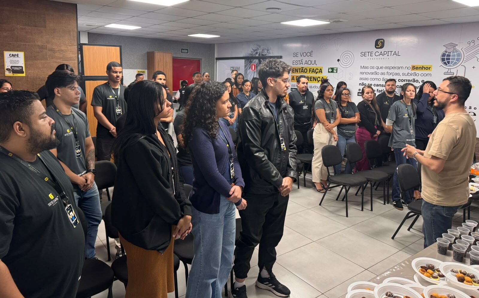 Reunião da equipe da Fundação Sete
