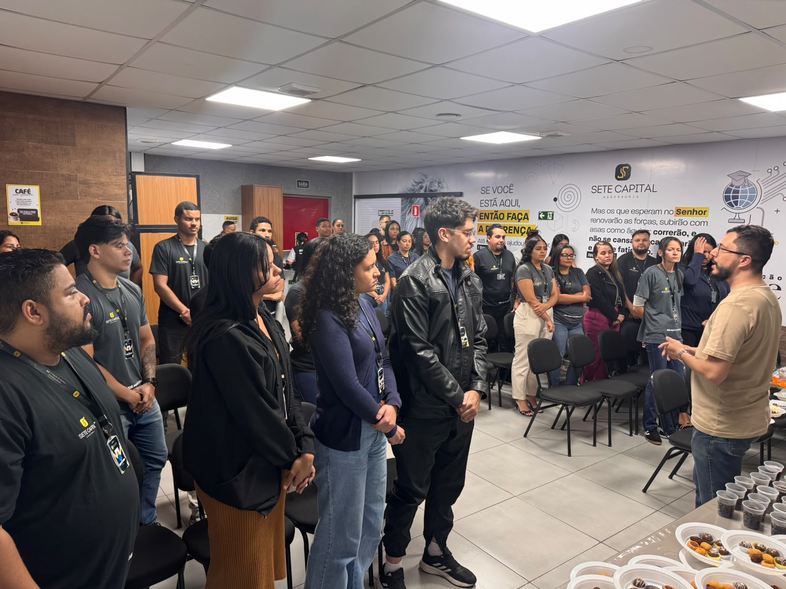 Reunião da equipe da Fundação Sete
